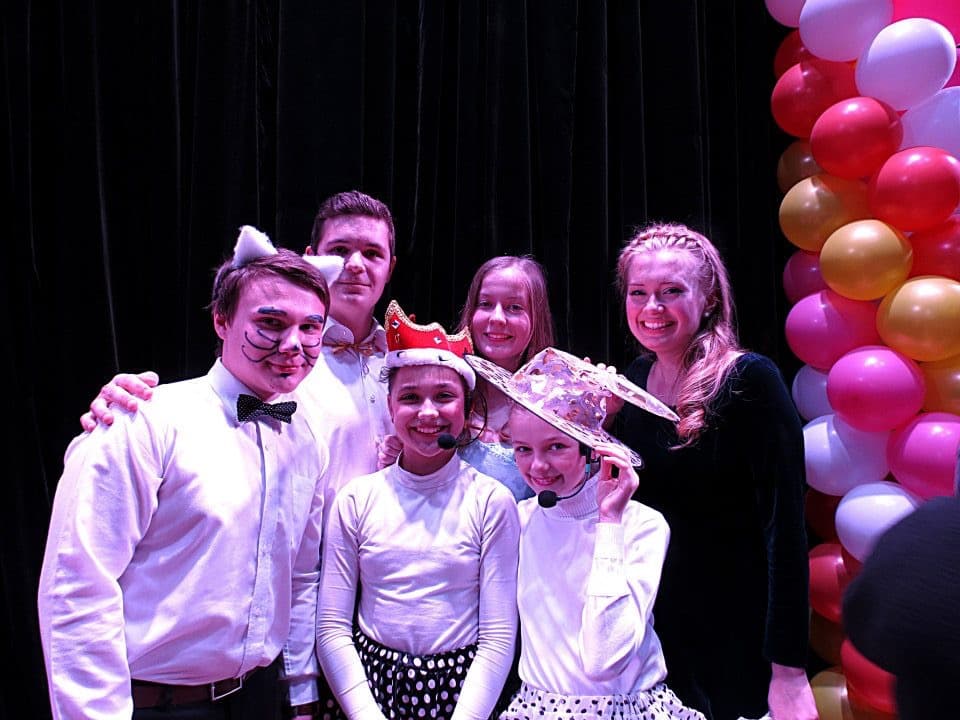With students at the Regional Pedagogical Debut Contest